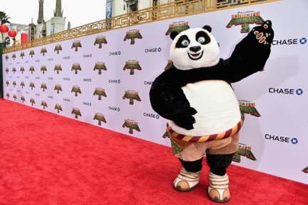 Le personnage de Po le panda, assiste a la premiere du film d'animation Kung Fu Panda, dernier ne des studios DreamWorks a Hollywood, le 16 janvier 2016