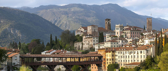 Bassano del Grappa et son Ponte Vecchio sur la Brenta.