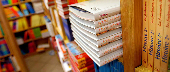 Les nouveaux manuels scolaires sont arrives dans les colleges francais (photo d'illustration).