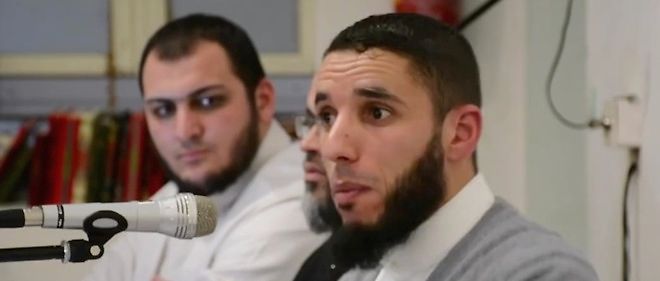 Le 28 mars dernier, l'imam Rachid Abou Houdeyfa (a droite), a participe a une conference a Roubaix sur le theme "pourquoi tant de haine".