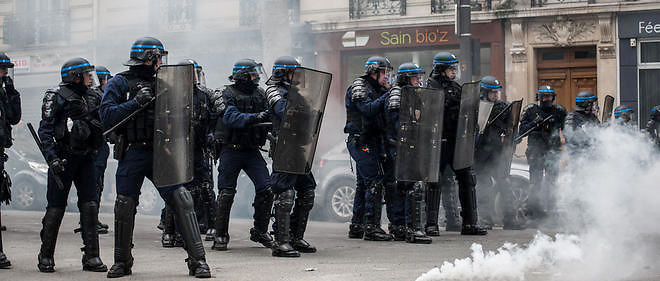 A Paris le 28 avril, une nouvelle manifestation contre la loi El Khomri degenere.