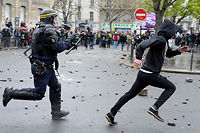 Violences lors des manifestations : la police d&eacute;bord&eacute;e ?