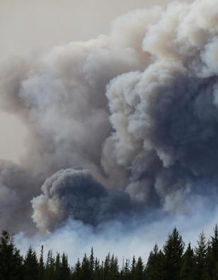 Canada : l&eacute;ger r&eacute;pit &agrave; Fort McMurray, les incendies en perte de vitesse
