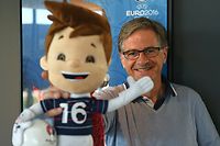 Super Victor, une mascotte bleu-blanc-rouge pour repr&eacute;senter l'Euro 2016