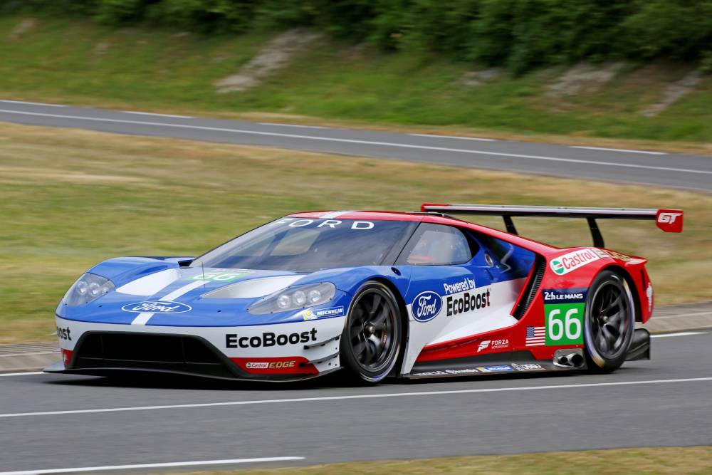 Essai Ford GT : interdite aux plus de 1,85 m et plus chère qu'une Ferrari -  Challenges