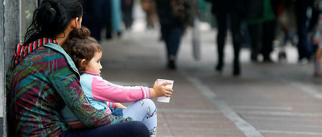 Les rues sont affectees par la mendicite des enfants et par la mendicite avec des enfants, comme sur cette photo.