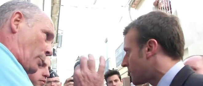 Emmanuel Macron pris a partie par des opposants a la loi travail. 
