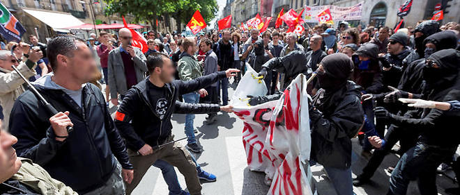 Heurts entre manifestants contre la loi El Khomri et forces de l'ordre a Bordeaux, le 12 mai.