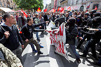 Heurts entre manifestants contre la loi El Khomri et forces de l'ordre à Bordeaux, le 12 mai. ©Sebastien Ortola/REA