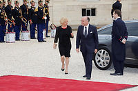 Les indiscrets du &quot;Point&quot; : les chauffeurs de Mme Cazeneuve,&nbsp;comment Hollande voit (vraiment) Macron...