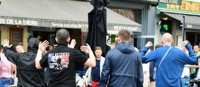 Des hooligans russes s'en prennent a des supporters anglais, le 14 juin 2016 a Lille