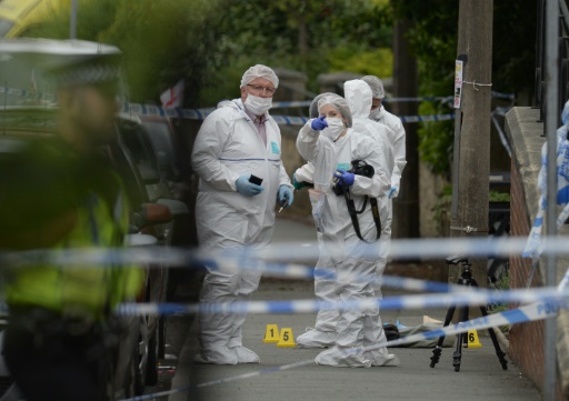 La police scientifique sur le site de l'attaque mortelle de la députée britannique Jo Cox, le 16 juin 2016 à Birstall dans le nord de l'Angleterre © OLI SCARFF                           AFP