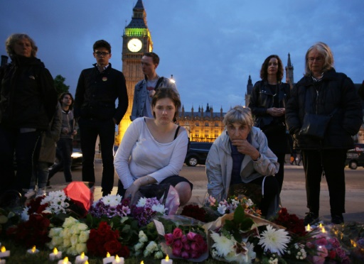 Une veillée en mémoire de la victime organisée à Londres, près du Parlement, le 16 juin 2016 © DANIEL LEAL-OLIVAS AFP
