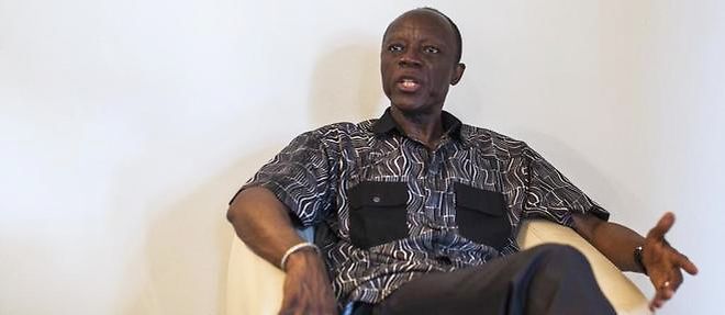 Jean-Marie Michel Mokoko lors d'une interview dans sa residence a Brazzaville, le 19 mars 2016. L'ex-candidat a la presidentielle a ete place sous mandat de depot, le 16 juin 2016