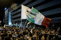Italie : le drapeau 5 &eacute;toiles flotte sur le Capitole