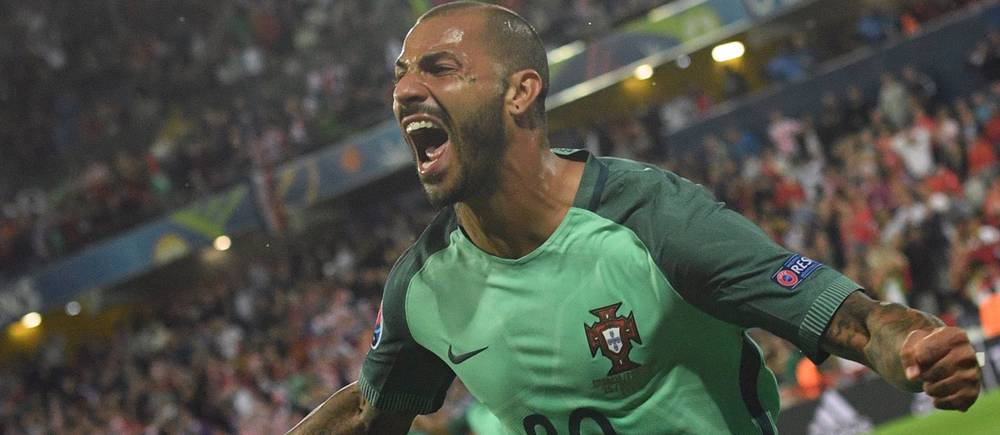 Quaresma offre une victoire inesperee au Portugal.