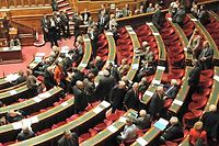 Attentats &agrave; Paris : le Parlement vote la prolongation de l'&eacute;tat d'urgence