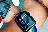 Un bracelet arc-en-ciel pour l'Apple Watch.