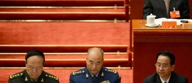 De G a D, le general Guo Boxiong, Xu Qiliang et Ling Jihua a la conclusion du 18e congres du parti communiste a Pekin, le 14 novembre 2012