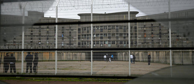 Le gouvernement estime que 1 500 des 66 000 detenus en France sont "radicalises".