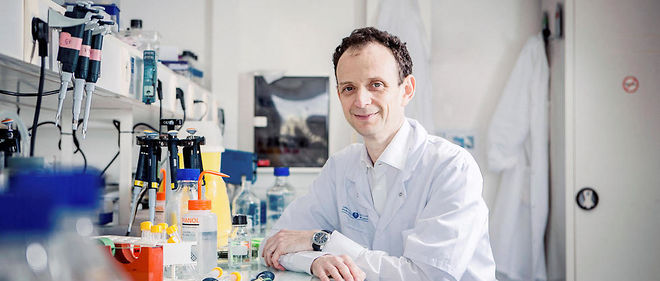 Expert. L'hepato-gastro-enterologue Gabriel Perlemuter dans son laboratoire de l'hopital Antoine-Beclere a Clamart.