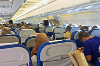 Le risque de phlébite est augmenté par les voyages en avion. Les spécialistes recommandent de porter des bas de contention pendant les vols de plus de 4 heures. ©Guy Thouvenin