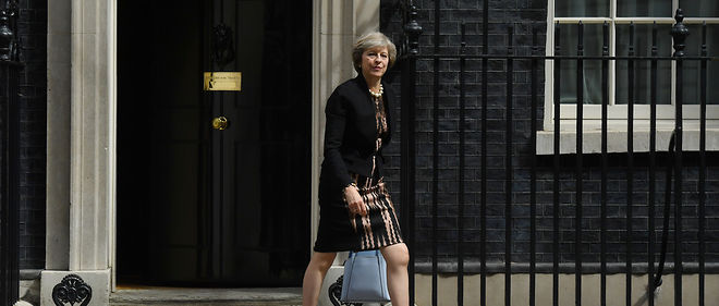 Theresa May devient la premiere femme a diriger le Royaume-Uni depuis Margaret Thatcher.