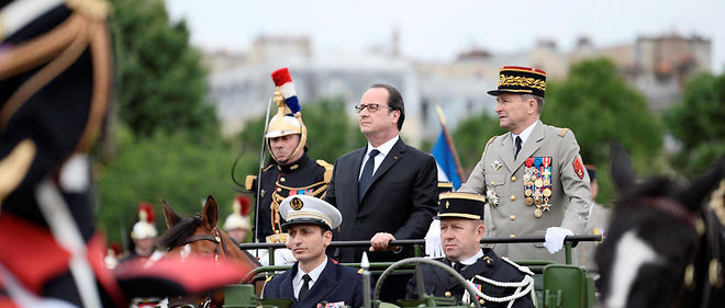 Francois Hollande est arrive jeudi sur les Champs-Elysees pour presider les celebrations du 14 Juillet.