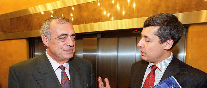 Philippe Seguin et Henri Guaino lors d'un colloque organise par Nicolas Dupont-Aignan, le 3 mai 2000.