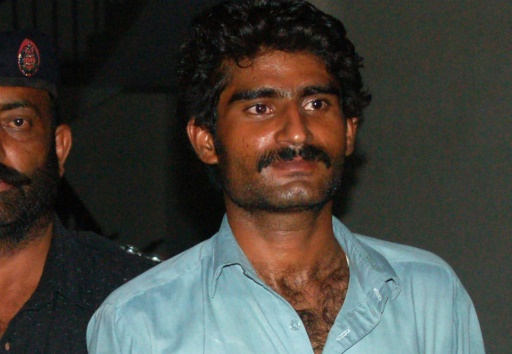 Wasim, le frère de la starlette Qandeel Baloch accusé de l'avoir tuée, lors de son arrestation, le 17 juillet à Multan au Pakistan © SS MIRZA AFP