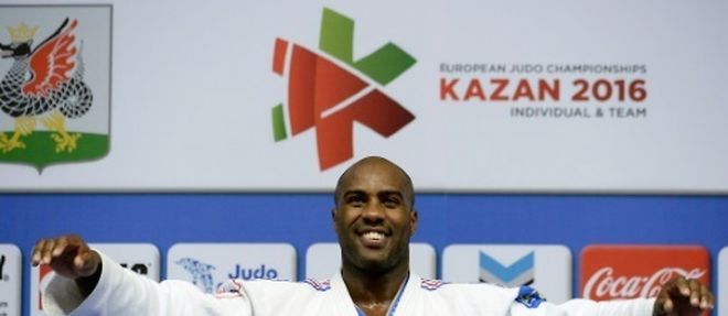 Le judoka francais Teddy Riner apres sa victoire aux championnats d'Europe de judo a Kazan, le 23 avril 2016