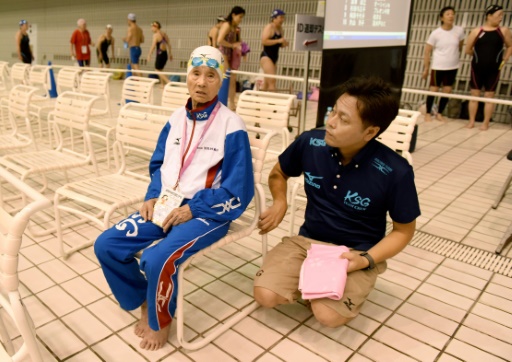 La Japonaise Mieko Nagaoka avec son entraîneur  lors d'une compétition, le 14 juin 2016 à Tokyo © TORU YAMANAKA AFP