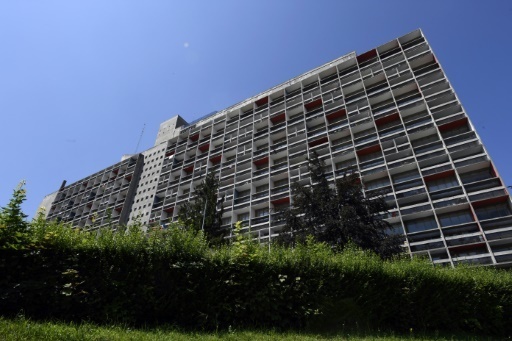 Vue d'un immeuble, le 1er juillet 2016, du quartier de Firminy construit par Le Corbusier dans les annees 50, pres de Saint-Etienne (Loire)