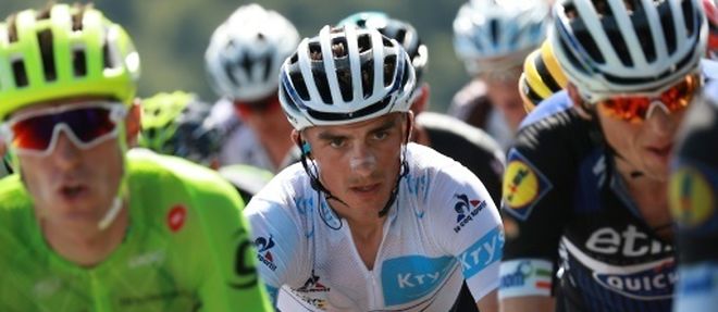 Le Francais Julian Alaphilippe (c), alors meilleur jeune du Tour de France, lors de la 7e etape L'Isle-Jourdain/Lac de Payolle, le 8 juillet 2016  