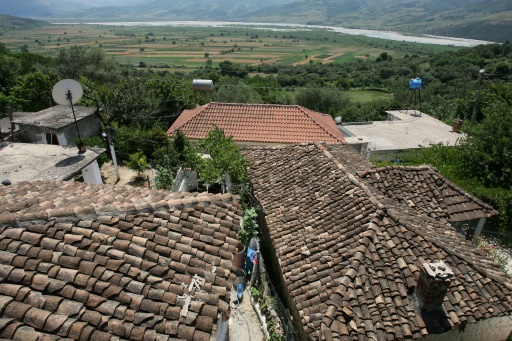 Photo prise le 30 juin 2016 montrant une vue du village albanais de Kut près de la Vjosa © GENT SHKULLAKU AFP