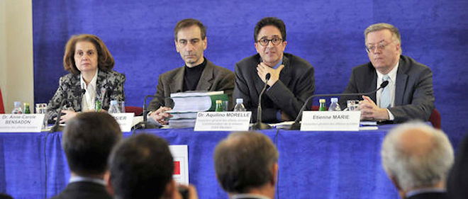 Remise du rapport de l'Igas sur le Mediator, le 15 janvier 2011. Le directeur de l'Igas, Pierre Boissier, est le deuxieme en partant de la gauche. A gauche d'Aquilino Morelle. (Image d'archive). 