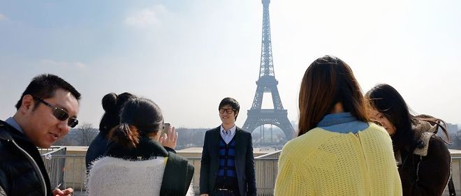 Maintenant que les riches touristes chinois sont de retour a Paris, les pickpockets font apparemment de meme...