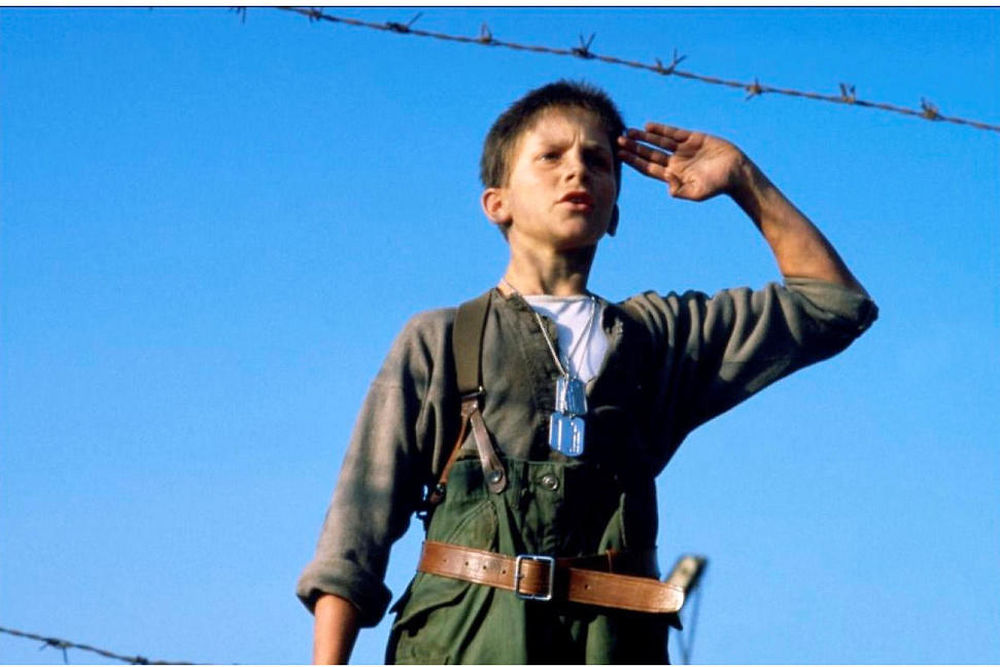 Jim, le petit prisonnier de guerre dans Empire du Soleil (1987)