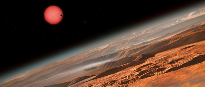 Representation artistique d'une vue imaginaire depuis la surface d'une des planetes en orbite autour de l'etoile naine Trappiste-1. Au loin, une autre exoplanete du systeme est vue en transit devant le disque de l'etoile.