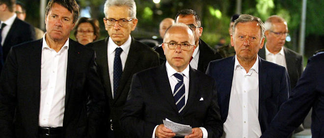 Bernard Cazeneuve a Nice le soir de la tragedie, avec le prefet des Alpes-Maritimes et le premier adjoint de la ville charge de la securite, Christian Estrosi.