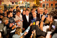 Bernard Cazeneuve, Eric Ciotti et Christian Estrosi, la nuit du 14 juillet a Nice. Ces derniers ont accuse le ministre de l'Interieur de mensonge. (C)Ian HANNING/REA