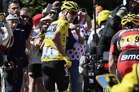 Tour de France - 12e &eacute;tape&nbsp;: Froome chute mais garde le maillot jaune !