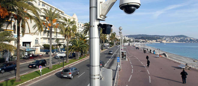 Selon Europe 1, la policiere municipale Sandra Bertin, chargee de la videosurveillance a Nice, n'a pas envoye son rapport a un membre du cabinet de Bernard Cazeneuve.