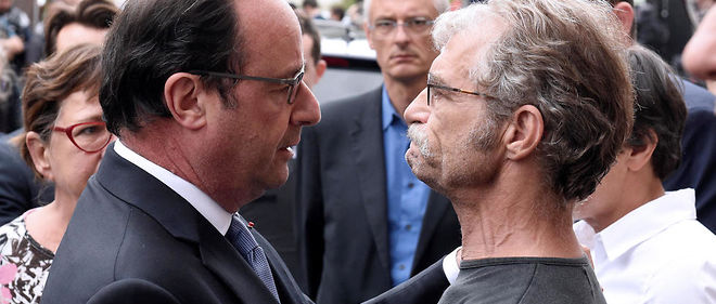 Le maire PCF de Saint-Etienne-du-Rouvray, Hubert Wulfranc, a demande a Francois Hollande que "l'insoutenable ne se reproduise plus" apres l'assassinat terroriste d'un pretre mardi 26 juillet 2016.