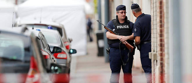 Des policiers a Saint-Etienne-du-Rouvray.