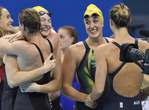 La joie des Australiennes championnes olympiques sur 4x100 m nage libre, aux JO de Rio le 6 août 2016 © CHRISTOPHE SIMON AFP