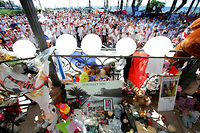 Nice : 1 000 personnes en blanc rendent hommage aux victimes du 14 juillet