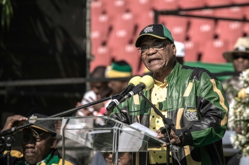Le president  sud-africain et du parti au pouvoir l'ANC, Jacob Zuma s'adresse a l'audience lors d'un meeting electoral a Johannesburg, le 31 juillet 2016
