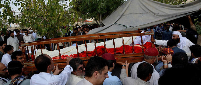 Au Pakistan, cet attentat-suicide a tue 70 personnes, dont de nombreux journalistes et des avocats.