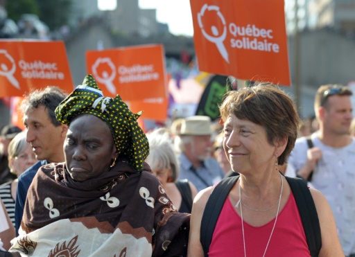 Des participants à une "marche festive" en ouverture du Forum Social Mondial, le 9 août 2016 à Montréal © CLEMENT SABOURIN AFP